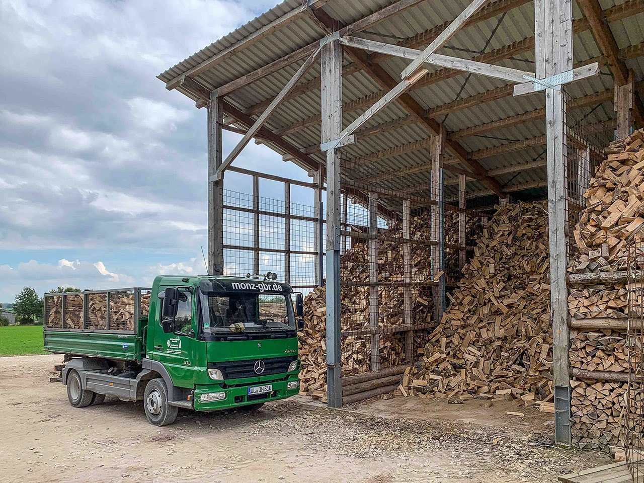 Trockenes Brennholz kaufen Giengen