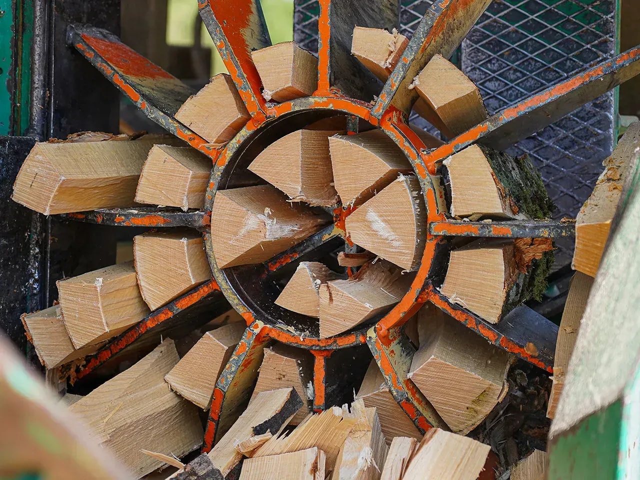 Lohnsplanten / Brennholzaufarbeiten im Lohn