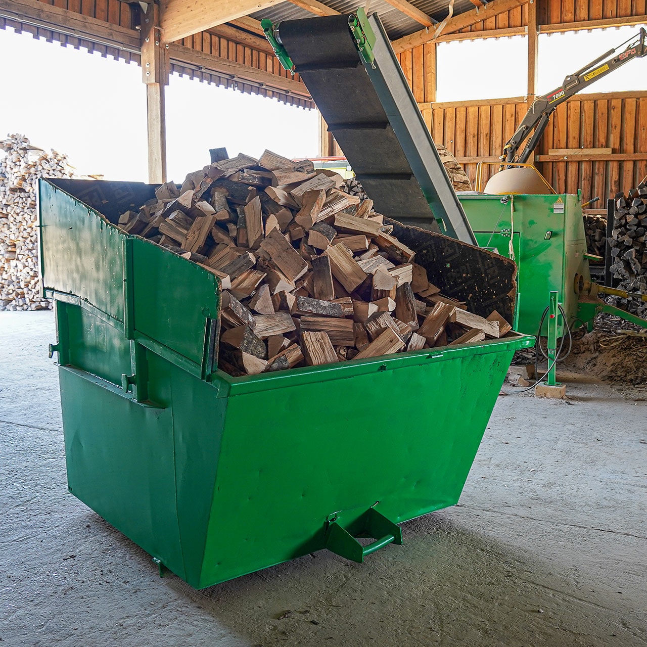 Ofenfertiges, trockenes Brennholz – direkt aus Ihrer Region!