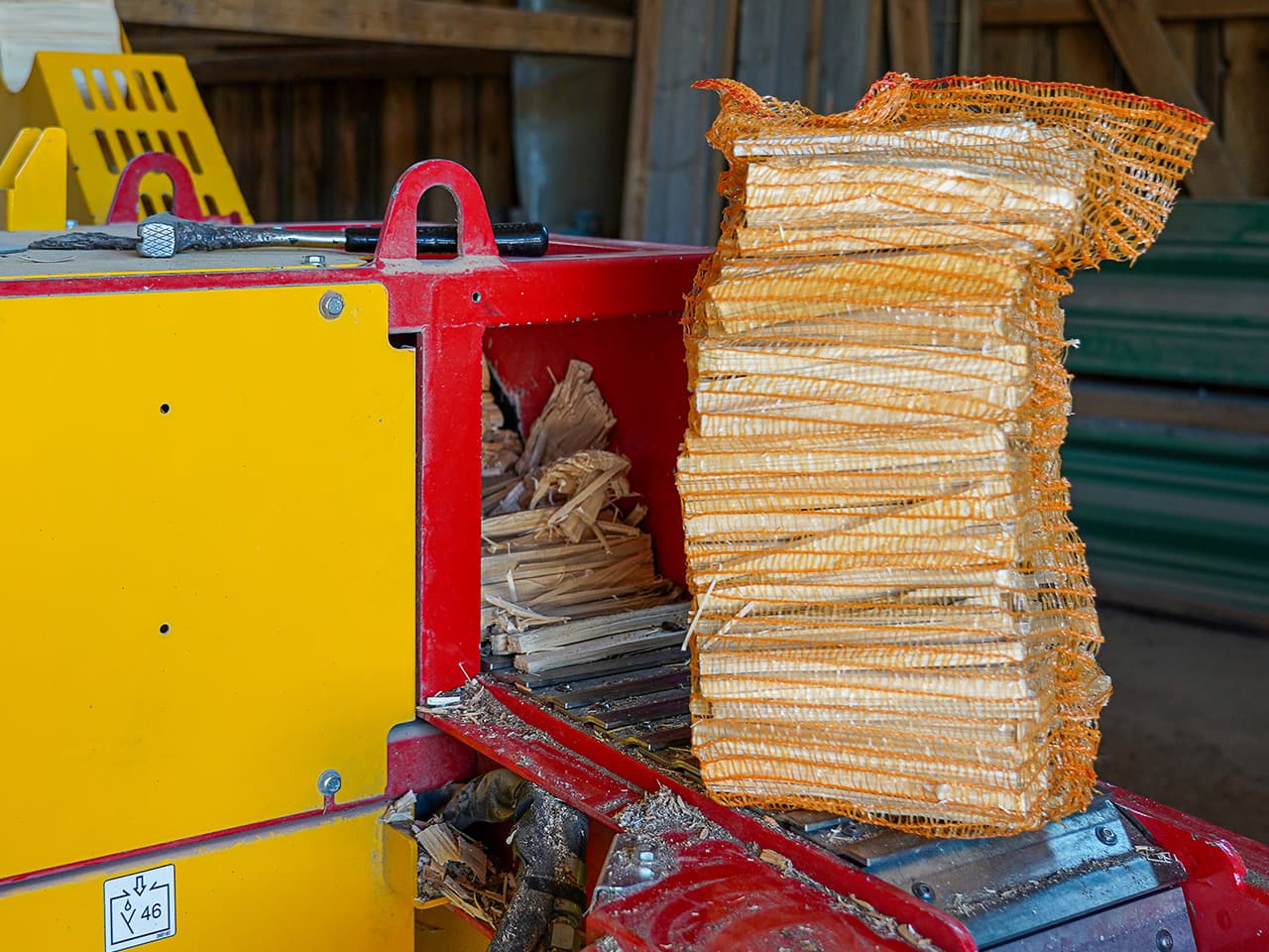 Ofenfertiges, trockenes Brennholz – direkt aus Ihrer Region!