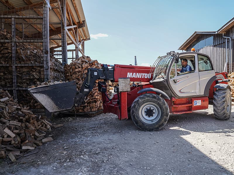 Ofenfertiges, trockenes Brennholz für Ulm, Neu-Ulm & Umgebung – direkt vom Forstbetrieb